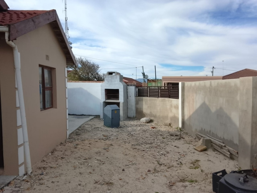  Bedroom Property for Sale in Llitha Park Western Cape